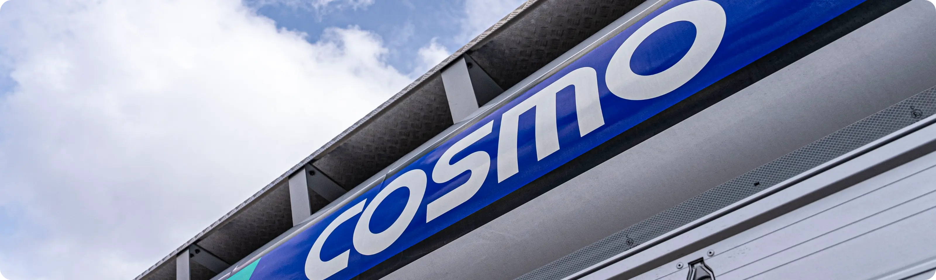 COSMOの看板